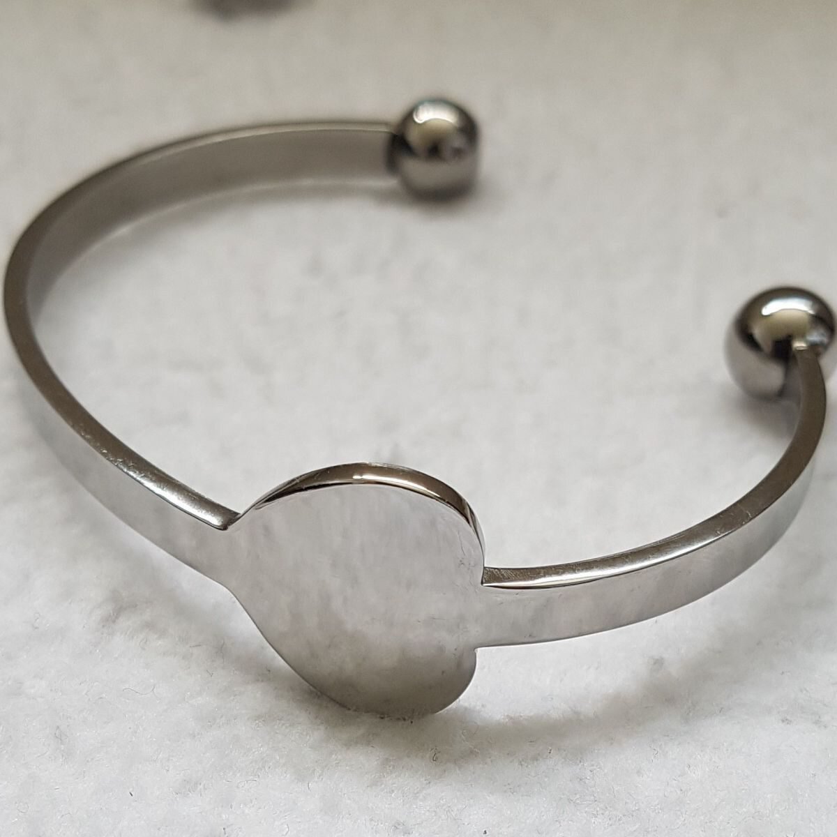 Armband met hartvormige en dubbele askamer - Afbeelding 4