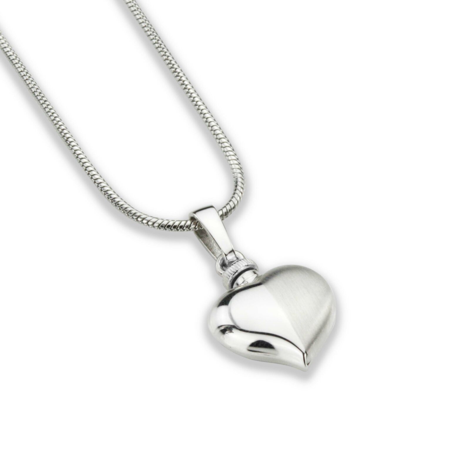 Hanger in de vorm van een hart van mat en glanzend sterling zilver