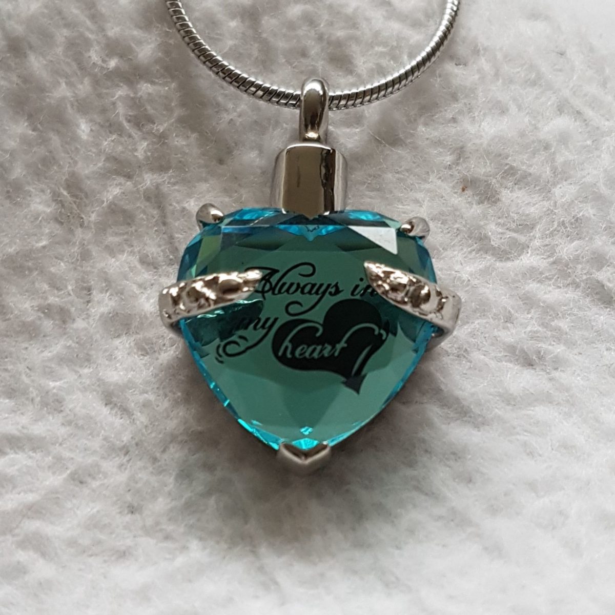 Hanger in de vorm van een hart gemaakt van blauw aqua glas - Afbeelding 5