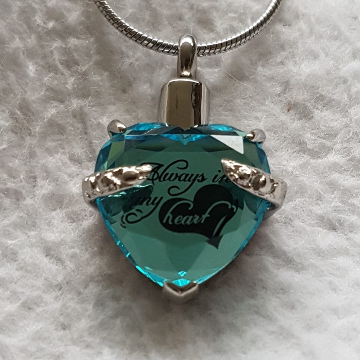 Hanger in de vorm van een hart gemaakt van blauw aqua glas - Afbeelding 6