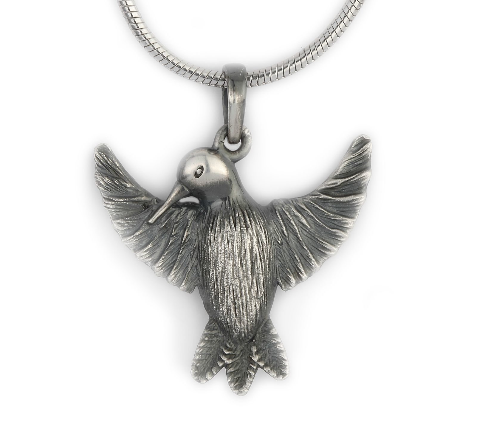 Zwart getinte assieraden met een kolibrie-design. incl zilveren ketting