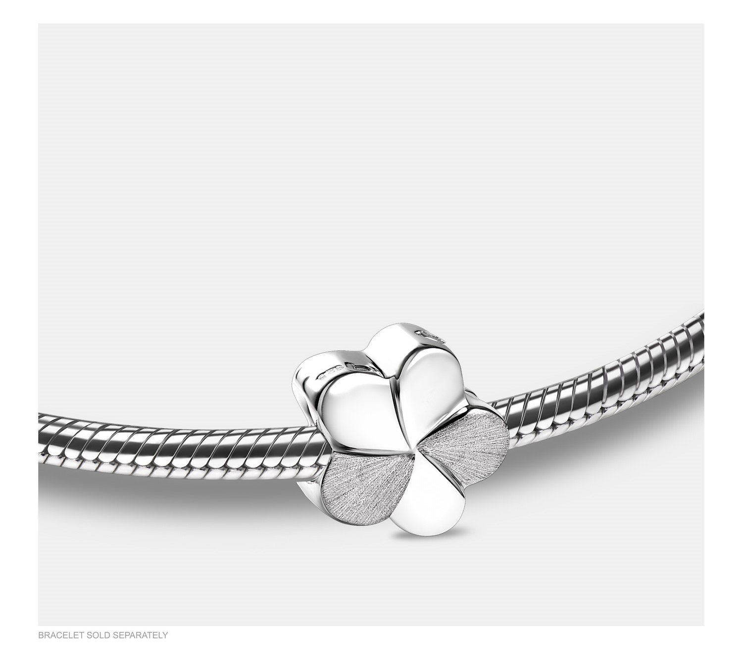 Asbedel met bloemmotief in zilverkleur met bicolor ontwerp