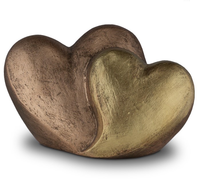 Urn met een groot dubbel hart