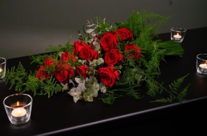 471 Rouwboeket Rode Rozen